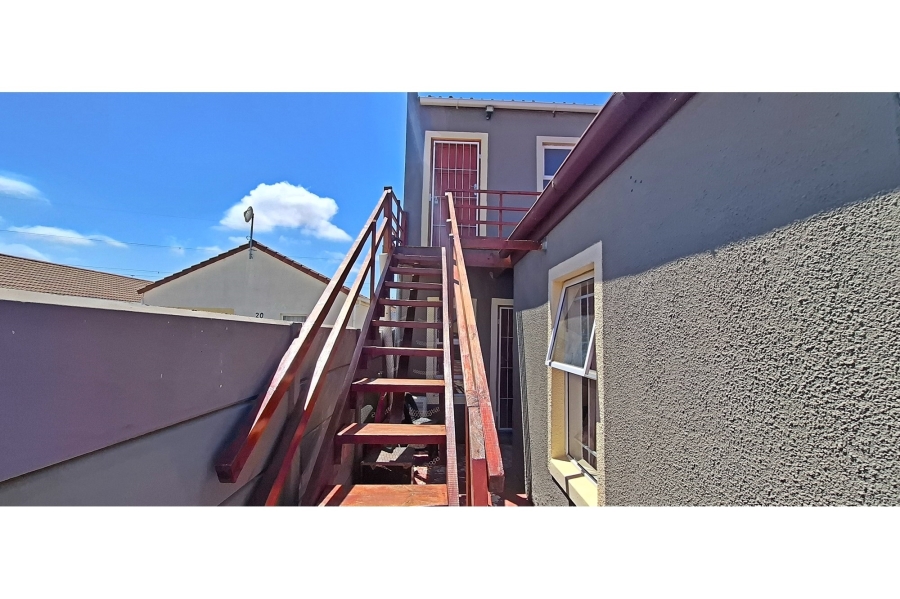6 Bedroom Property for Sale in Broadlands Village Western Cape